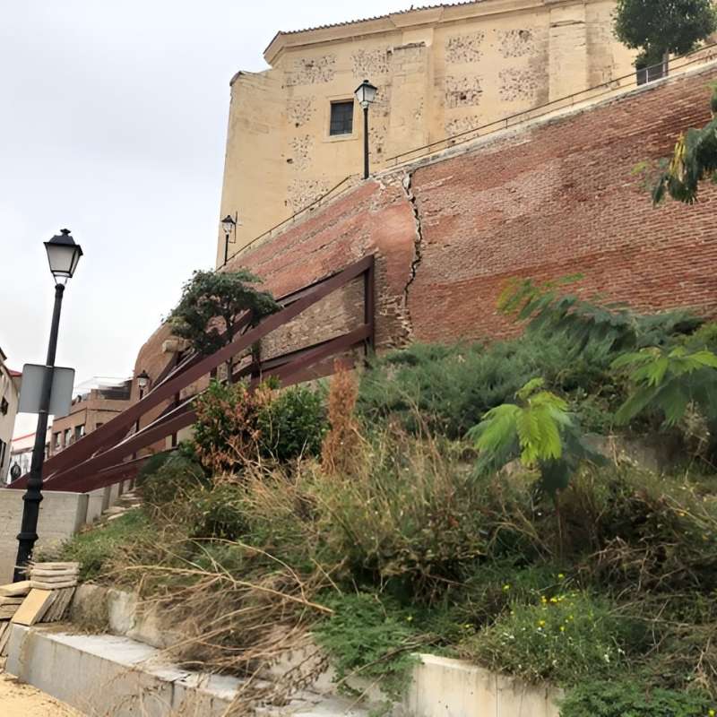 Apeo de emergencia en la Barbacana del entorno de la Iglesia de San Cipriano en Cobe�a. Madrid. - Rehabilitaci�n | Edificios Religiosos - K�rkide | Proyectos de restauraci�n y rehabilitaci�n