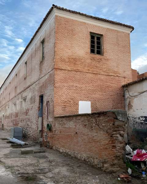 Restauraci�n fachada y eliminaci�n de a�adidos en el Antiguo Cuartel de Caballer�a. Alcal� de Henares. | Rehabilitaci�n > Construcciones civiles | K�rkide | Proyectos de restauraci�n y rehabilitaci�n