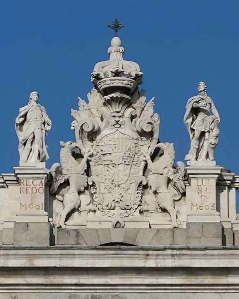 Fachada Principal de Palacio Real | Restauraci�n > Monumentos | K�rkide | Proyectos de restauraci�n y rehabilitaci�n
